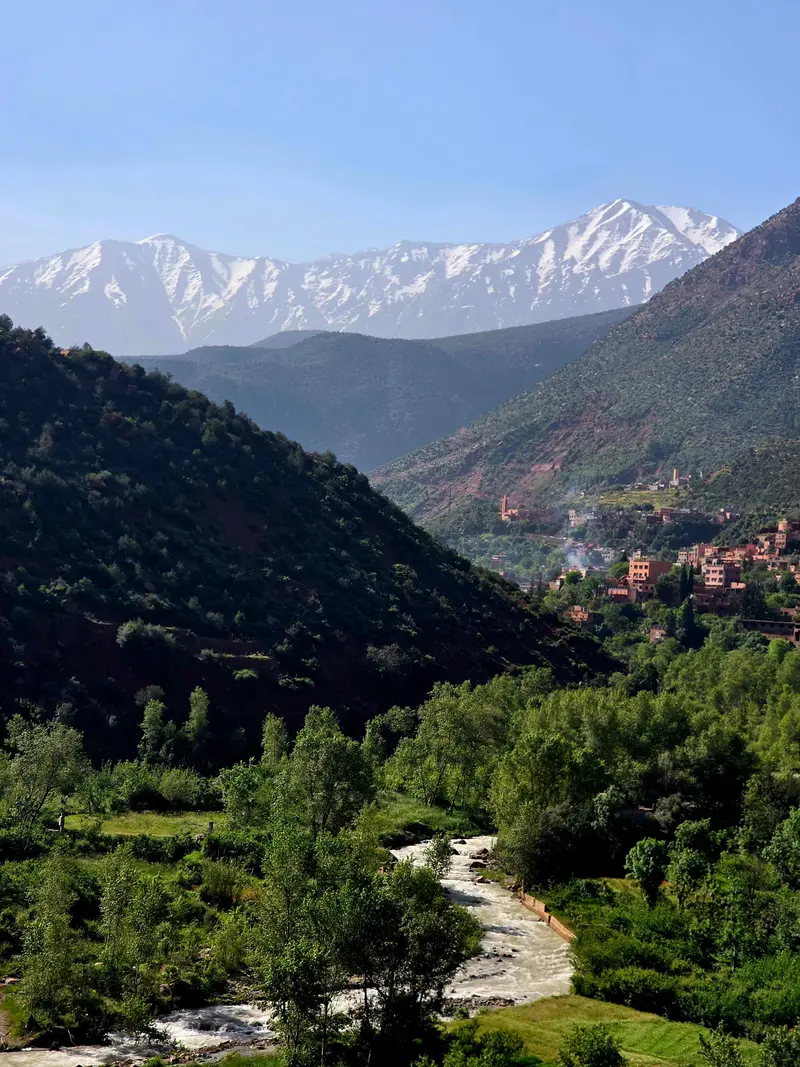 Vallée de l’Ourika et sommets enneigés de l’Atlas